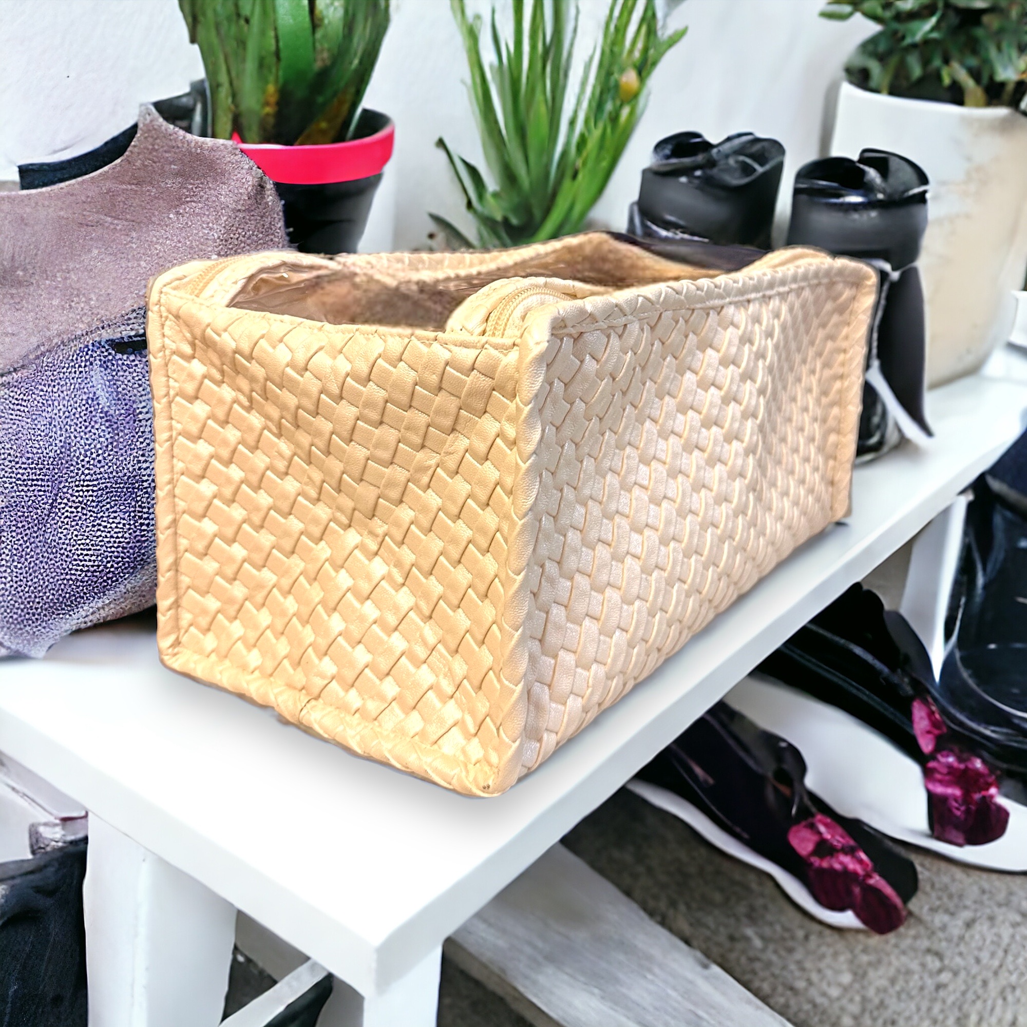 Stylish and durable shoe bag for travel and storage, designed to keep shoes organized and protected.